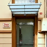 Ates Clco House Lägenhetshotell 3*