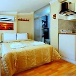 Ates Clco House Lägenhetshotell Istanbul