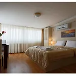 Ates Clco House Lägenhetshotell 3*