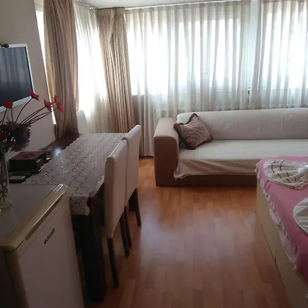 Ξενοδοχείο με διαμερίσματα Ates Clco House