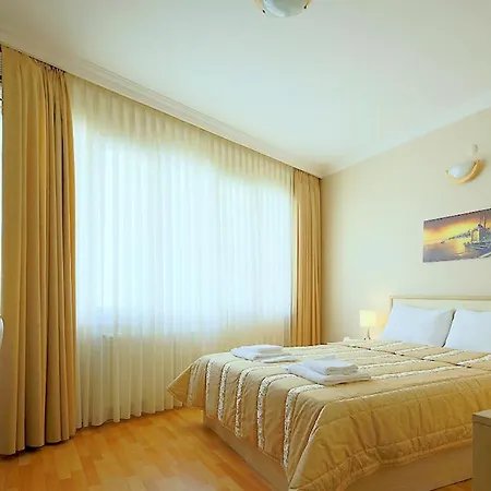 Aparthotel Ates Clco House 3*