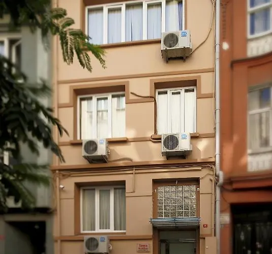 Aparthotel Ates Clco House 3*